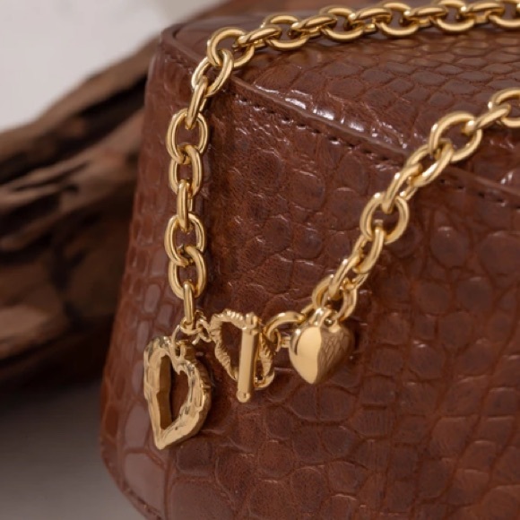 💛18K gold plated heart ❤️ statement necklace - Picture 4 of 5